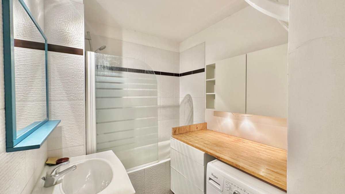 Location Appartement  4 pièces - 71m² 75015 Paris