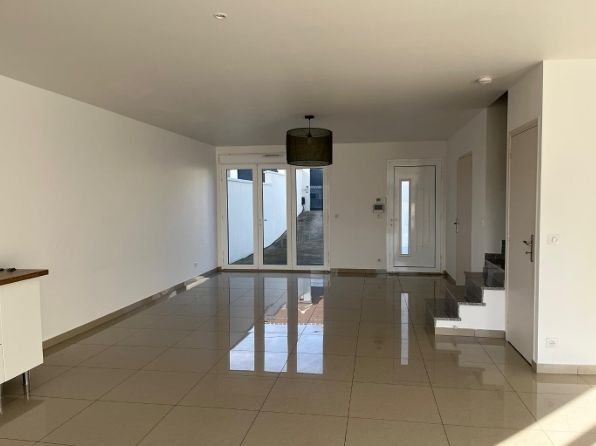 Location Maison  6 pi�ces - 156m� 95360 Montmagny