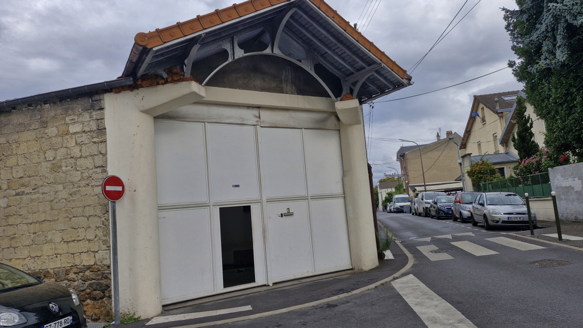 Location Local commercial  - 210m 95100 Argenteuil