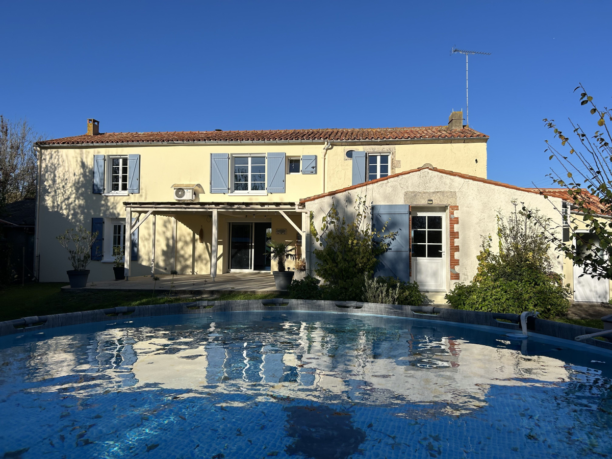 Vente Maison  8 pices - 200m 85770 L'ile-d'elle