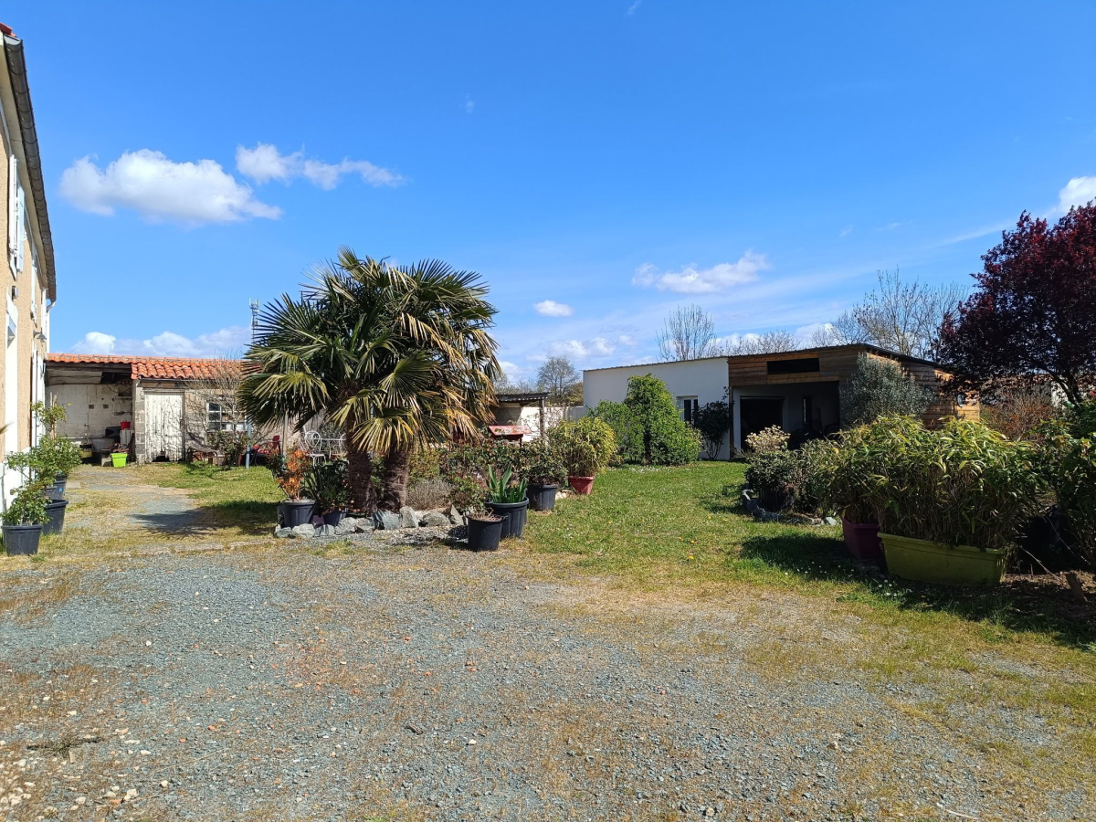 Vente Maison  5 pi�ces - 140m� 85240 Saint-hilaire-des-loges