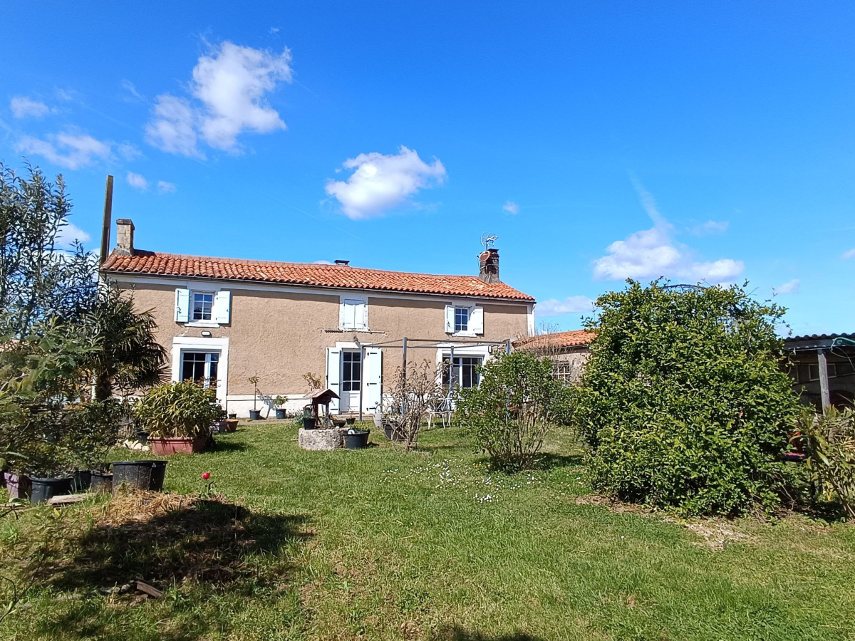Vente Maison  5 pi�ces - 140m� 85240 Saint-hilaire-des-loges