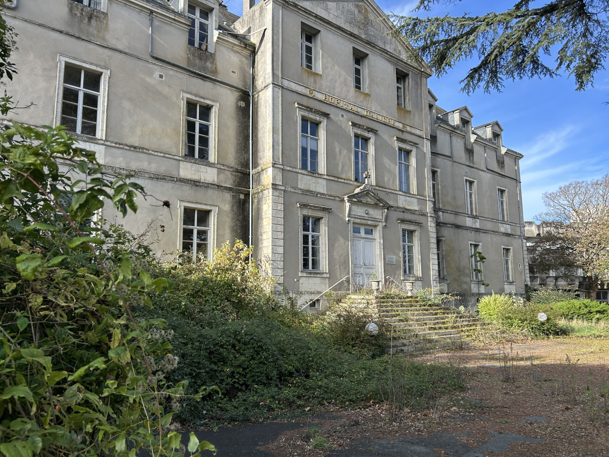 Vente Maison  - 1460m� 17230 Marans