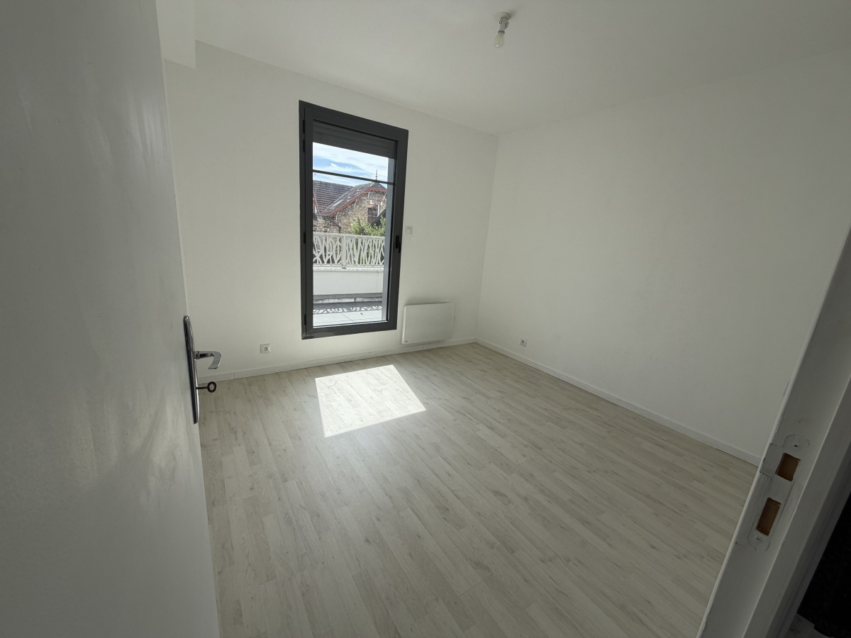 Location Appartement  4 pi�ces - 130m� 95120 Ermont