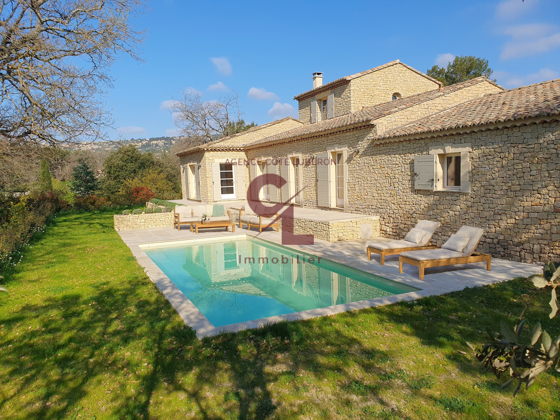 Maison 7 pièces 260 m² · à Gordes · 260 m² · 935 000 €