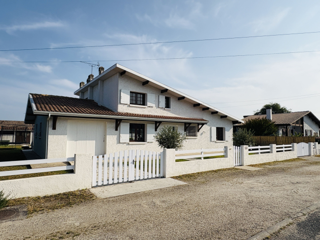 Vente Maison  5 pices - 141m 33740 Ares