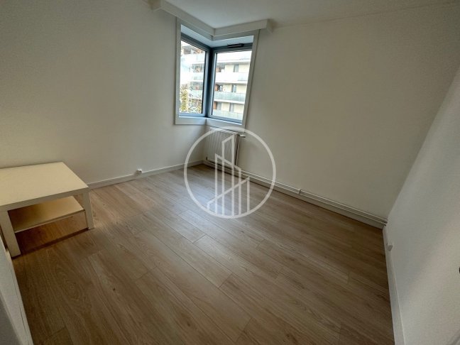 Location Appartement  4 pices - 89m 75019 Paris