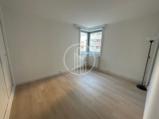Location Appartement  4 pices - 89m 75019 Paris