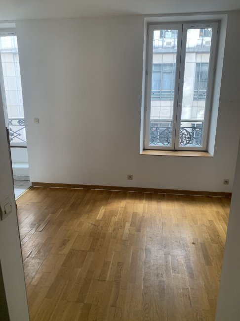 Location Appartement  1 pice (studio) - 18m 75008 Paris