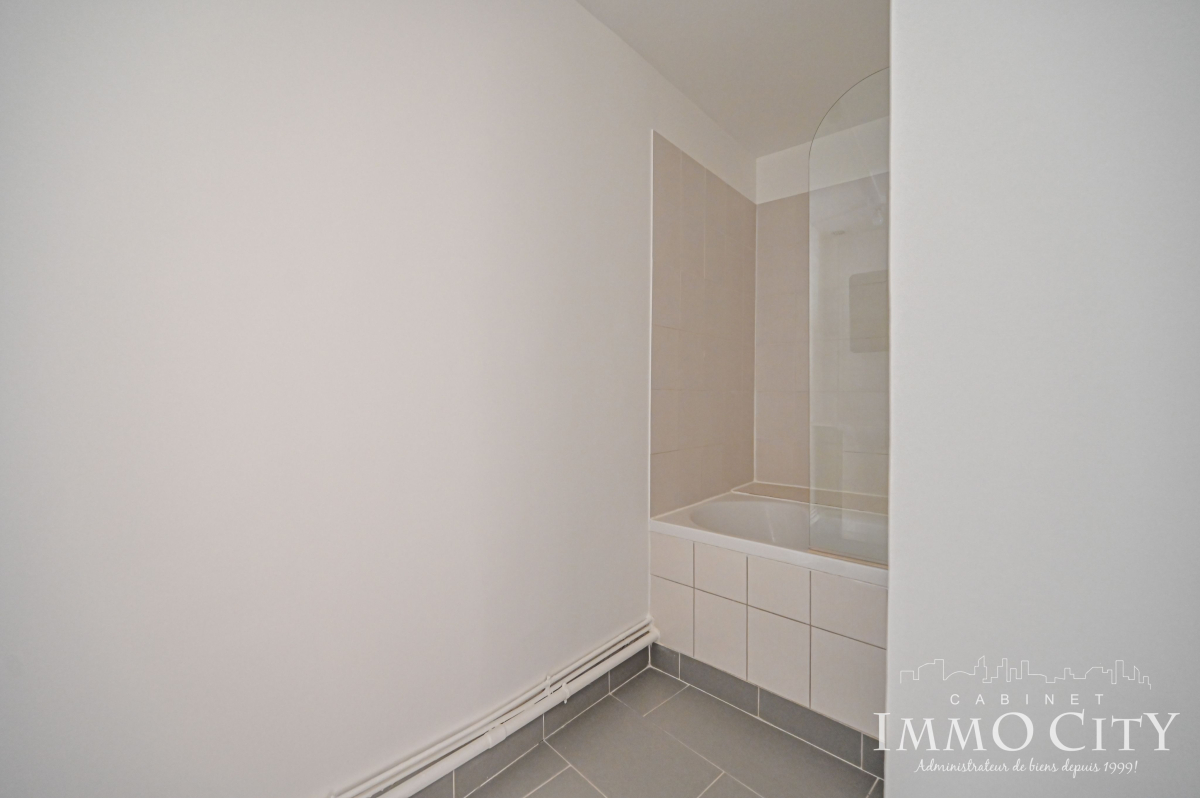 Location Appartement  2 pièces - 59m² 75019 Paris