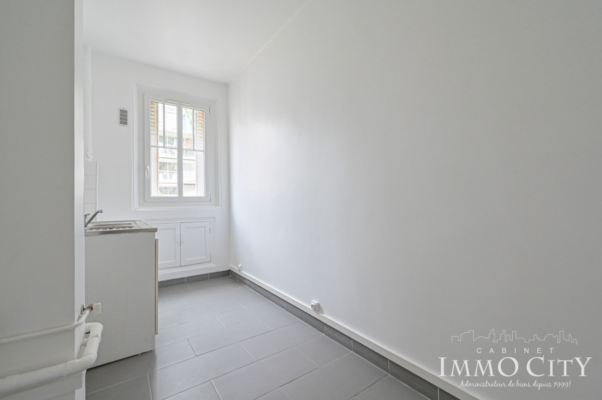 Location Appartement  2 pièces - 59m² 75019 Paris