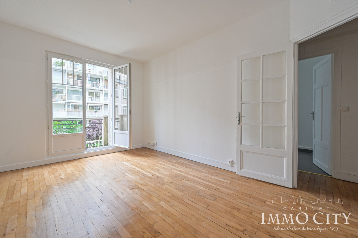 Location Appartement  2 pièces - 59m² 75019 Paris