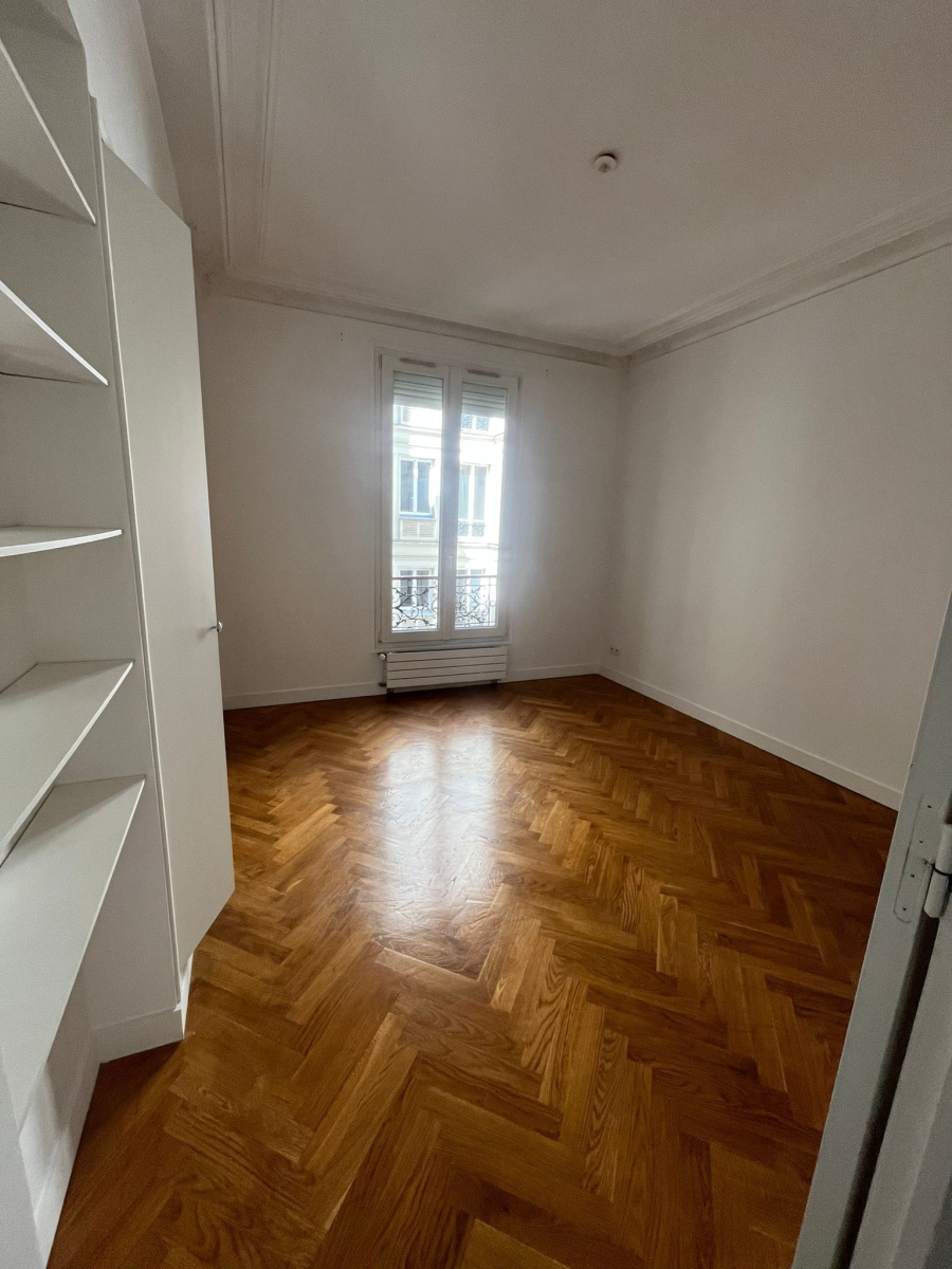 Location Appartement  2 pièces - 60m² 75009 Paris