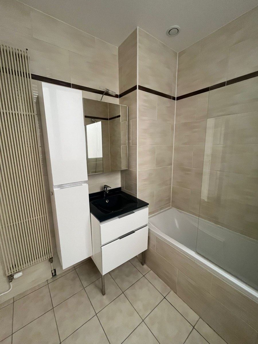 Location Appartement  2 pièces - 60m² 75009 Paris