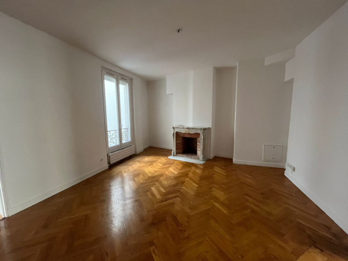 Location Appartement  2 pièces - 60m² 75009 Paris