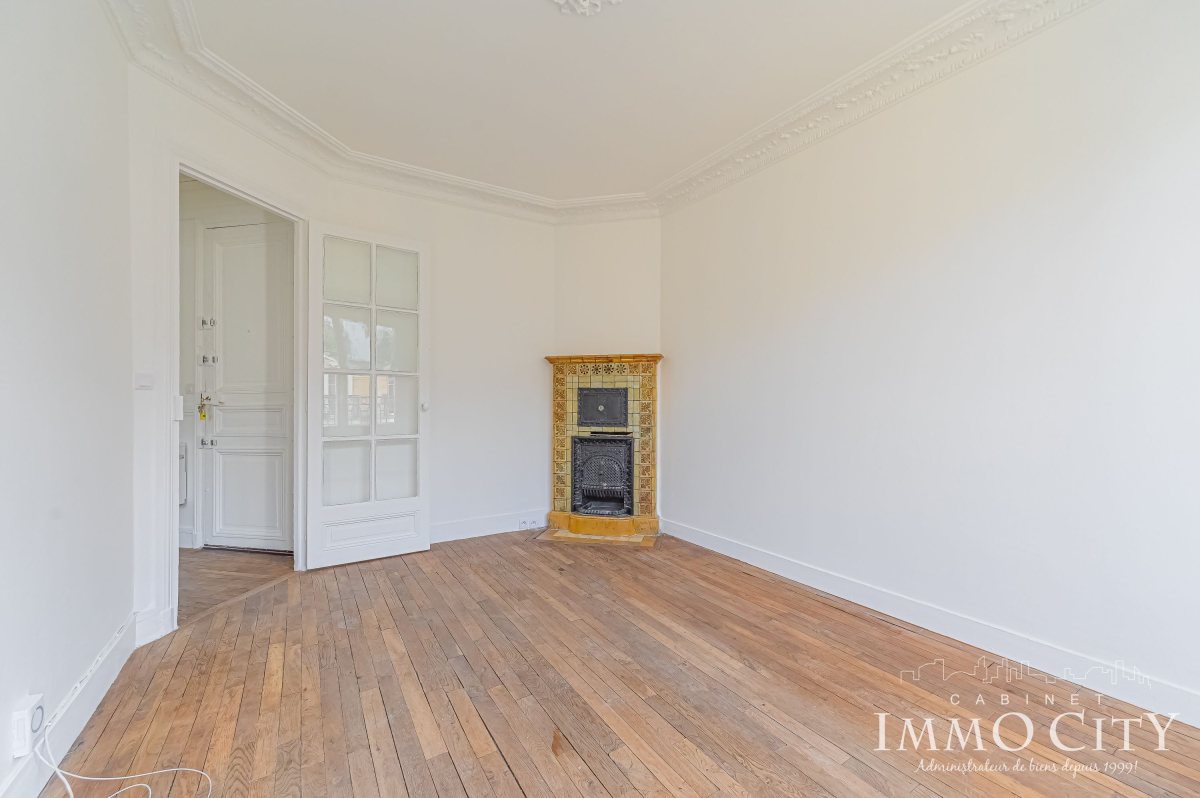 Location Appartement  2 pièces - 37m² 75020 Paris