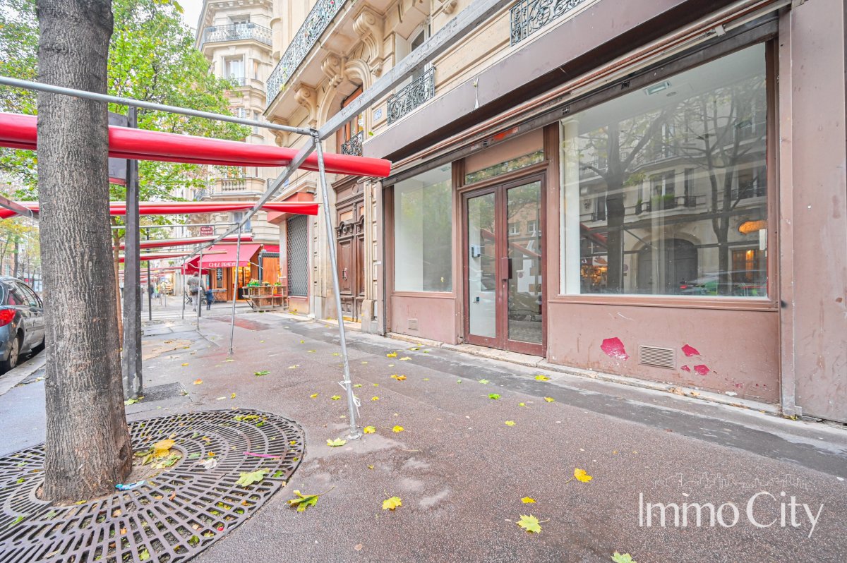 Location Local commercial  2 pièces - 64.66m² 75018 Paris