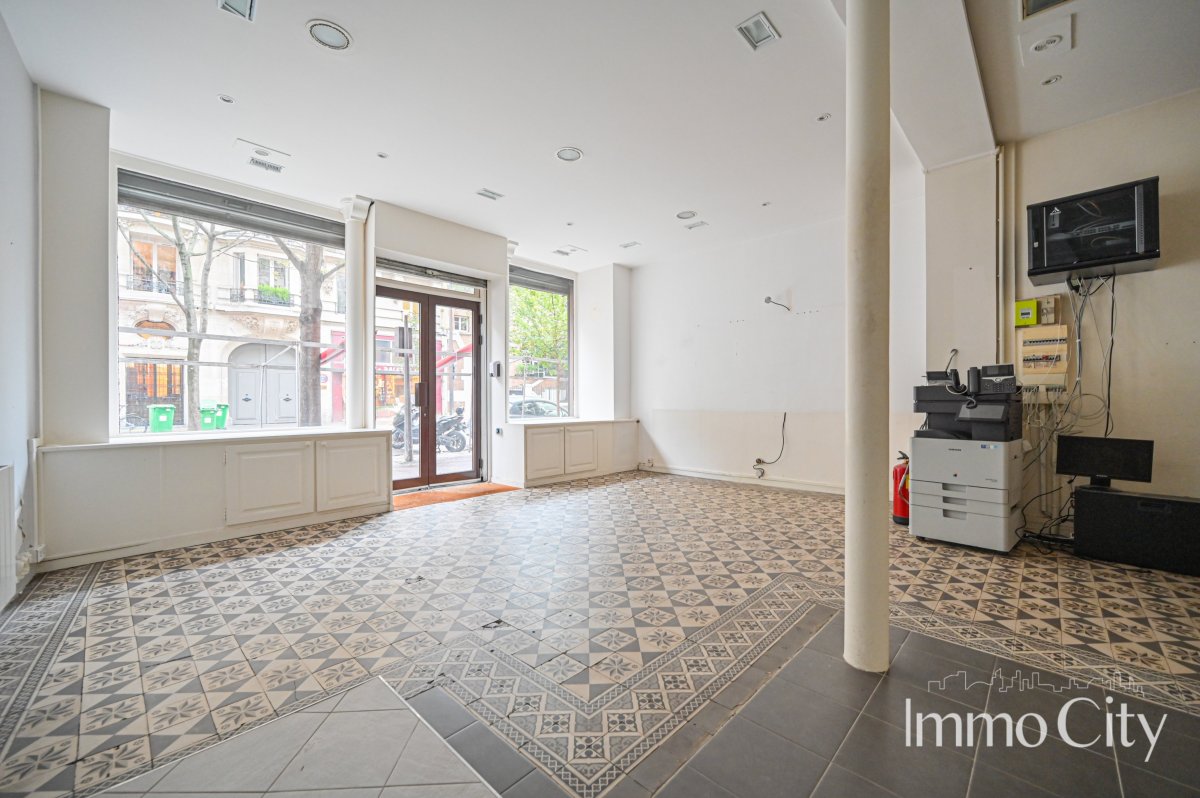 Location Local commercial  2 pièces - 64.66m² 75018 Paris