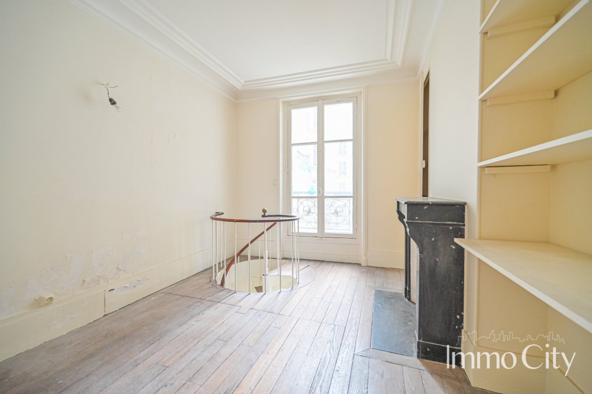 Location Local commercial  2 pièces - 64.66m² 75018 Paris