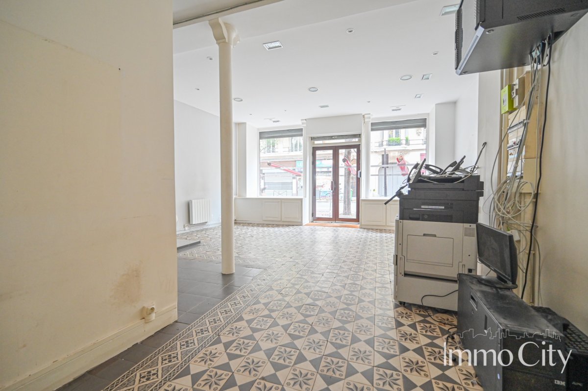 Location Local commercial  2 pièces - 64.66m² 75018 Paris