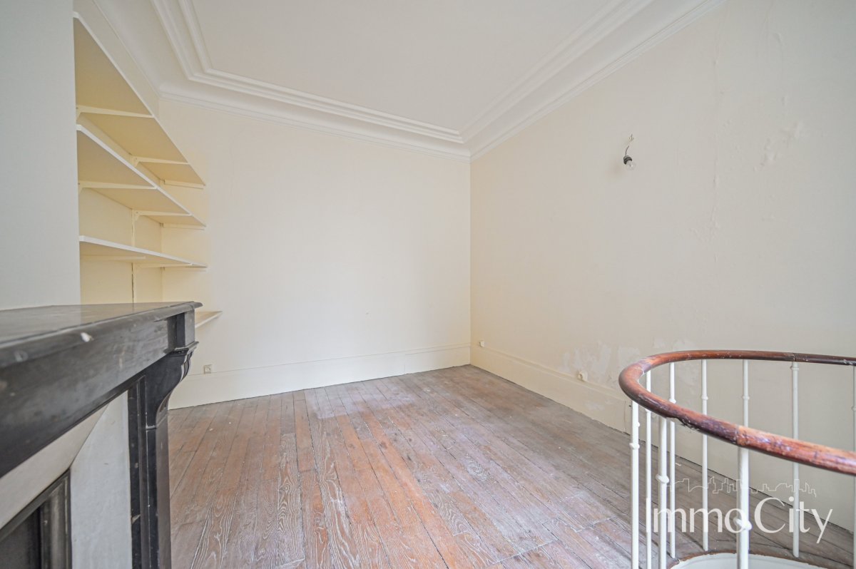 Location Local commercial  2 pièces - 64.66m² 75018 Paris