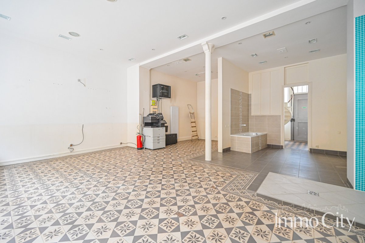 Location Local commercial  2 pièces - 64.66m² 75018 Paris