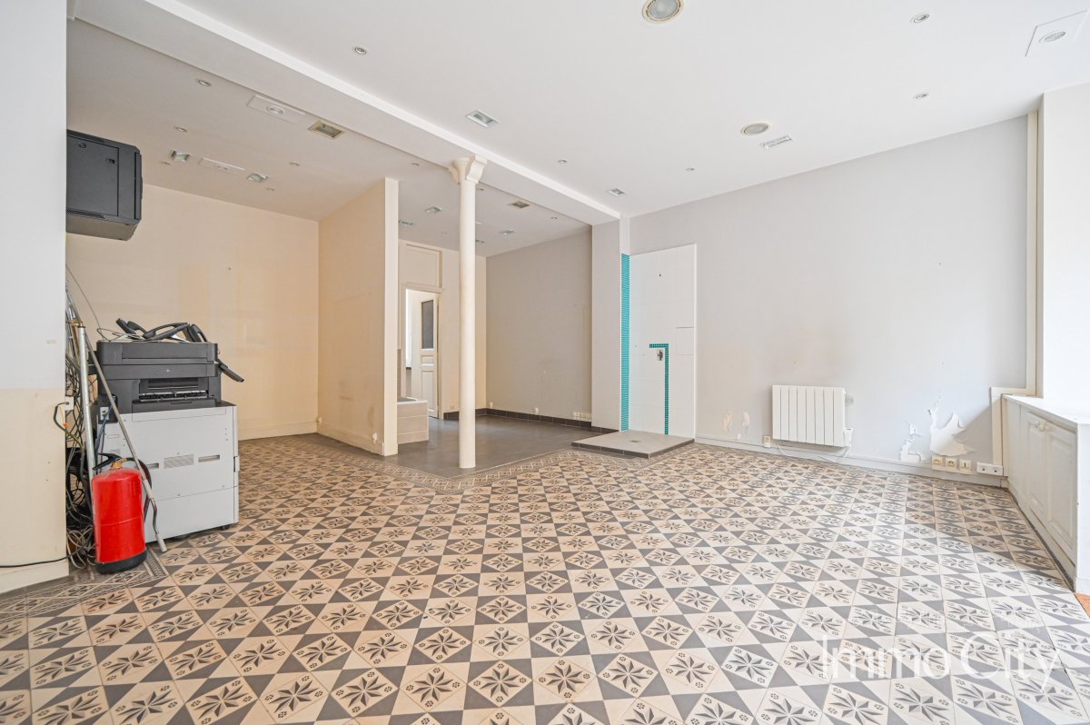 Location Local commercial  2 pièces - 64.66m² 75018 Paris