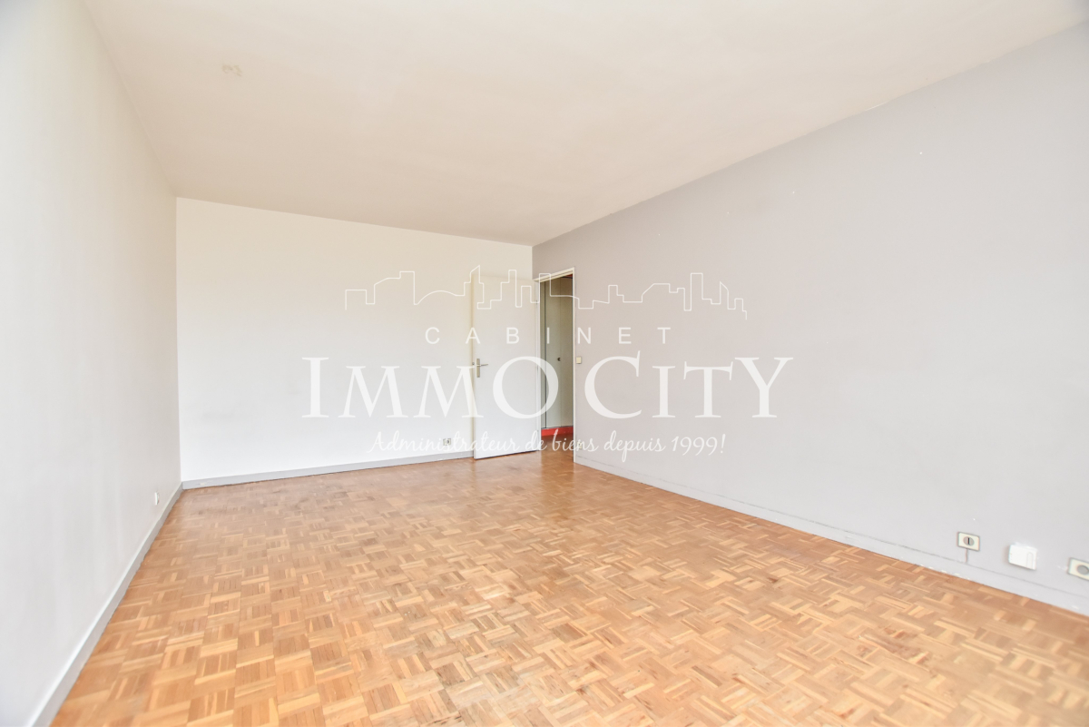 Location Appartement  2 pièces - 58.5m² 75010 Paris