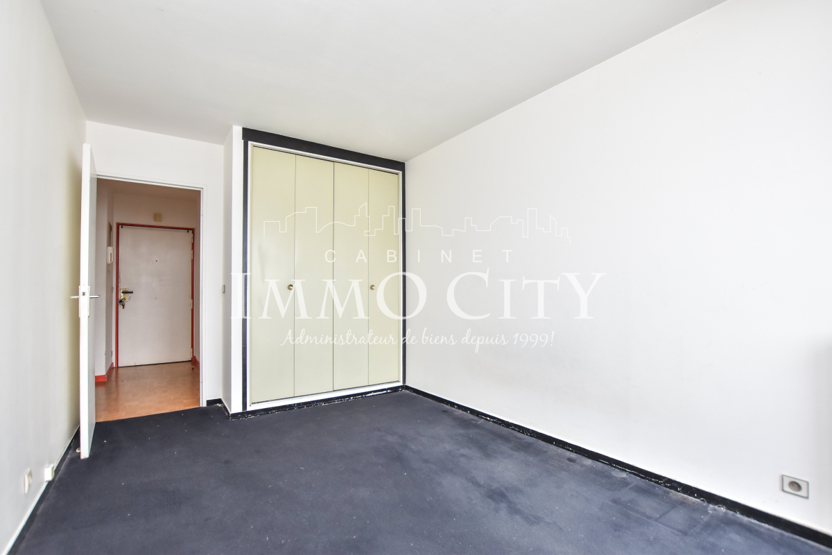 Location Appartement  2 pièces - 58.5m² 75010 Paris