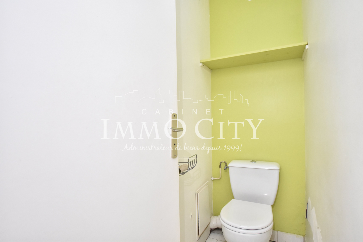 Location Appartement  2 pièces - 58.5m² 75010 Paris