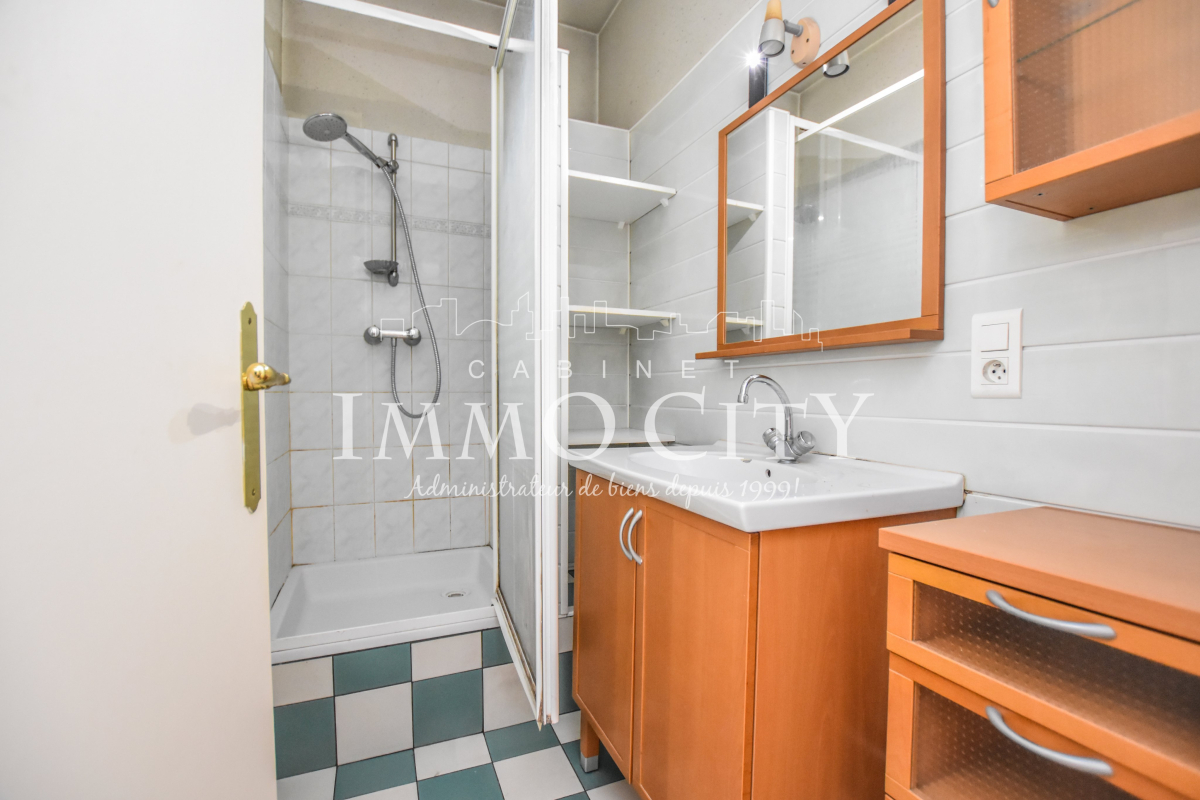 Location Appartement  2 pièces - 44m² 75017 Paris