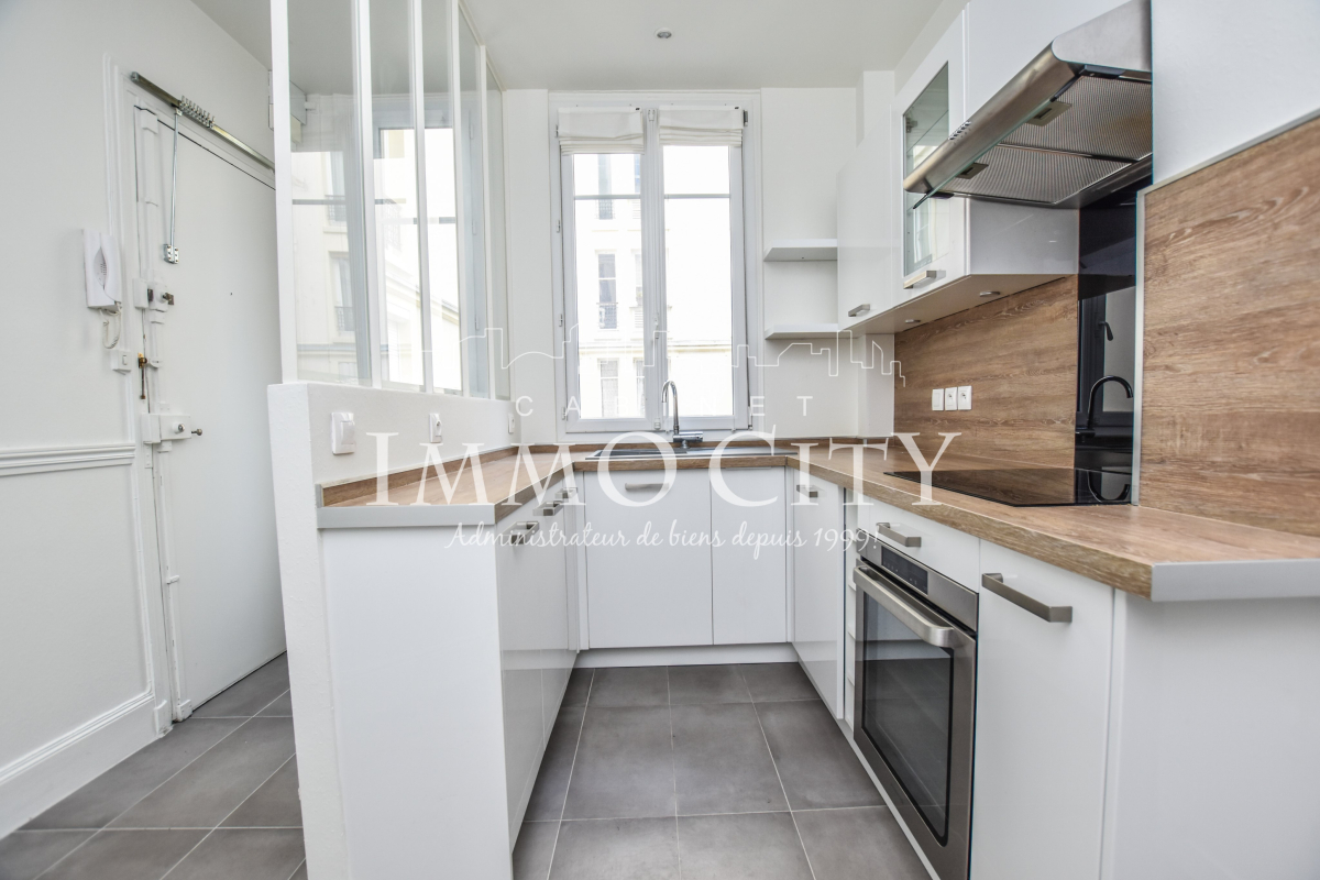 Location Appartement  2 pièces - 44m² 75017 Paris
