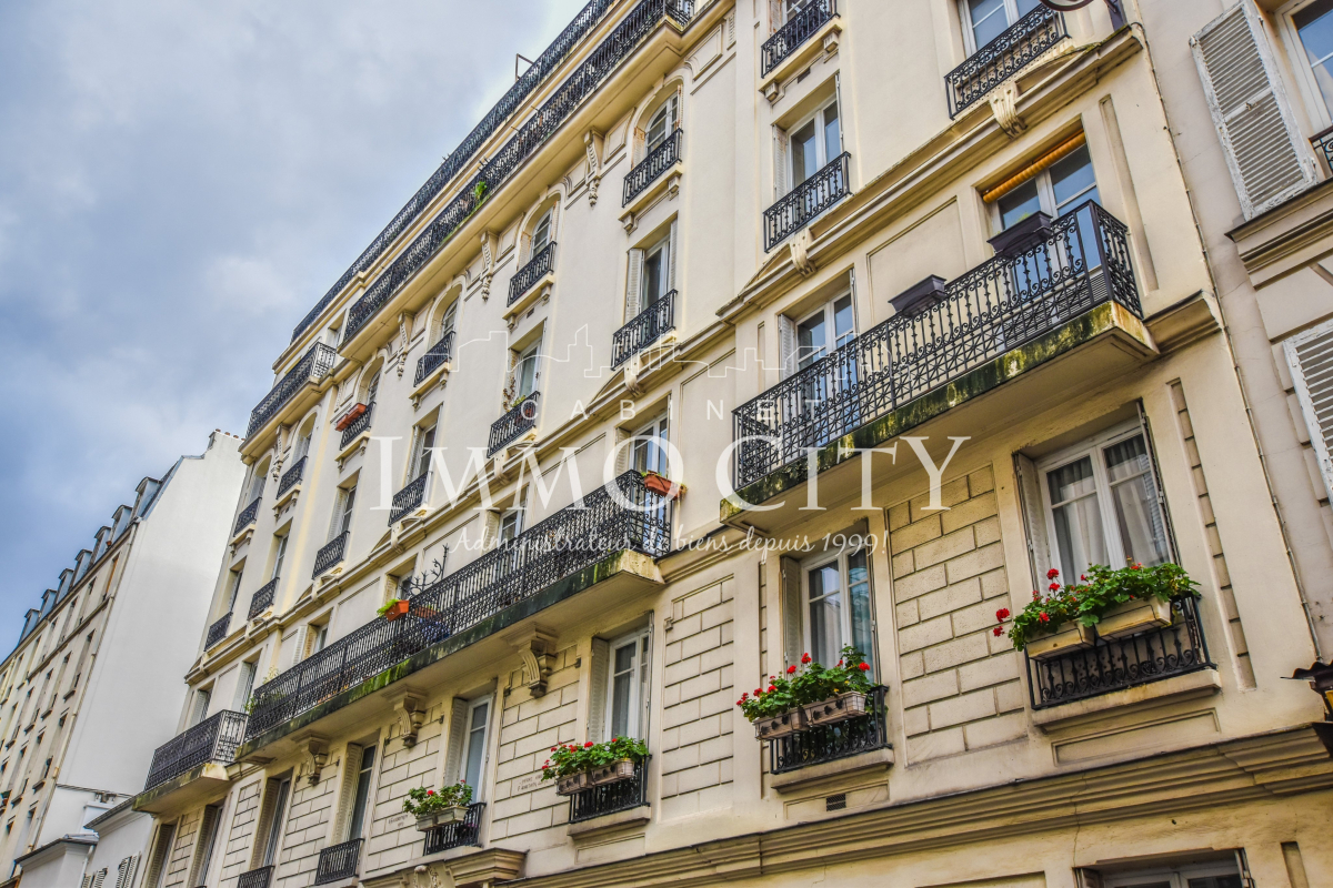 Location Appartement  2 pièces - 44m² 75017 Paris