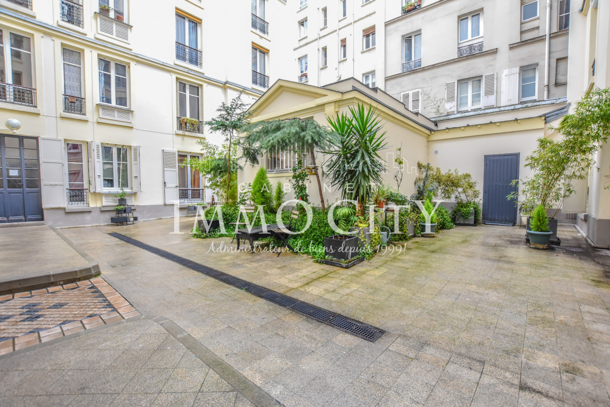 Location Appartement  2 pièces - 44m² 75017 Paris
