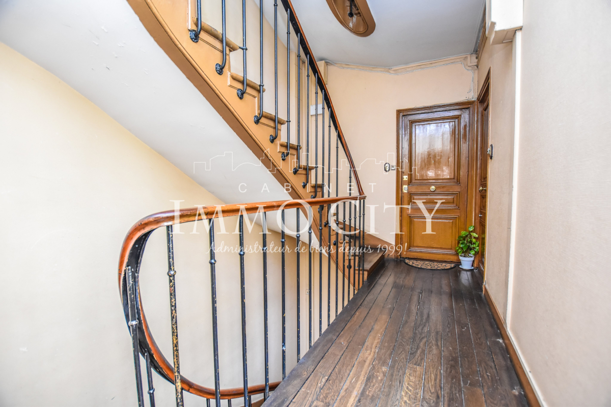 Location Appartement  2 pièces - 44m² 75017 Paris