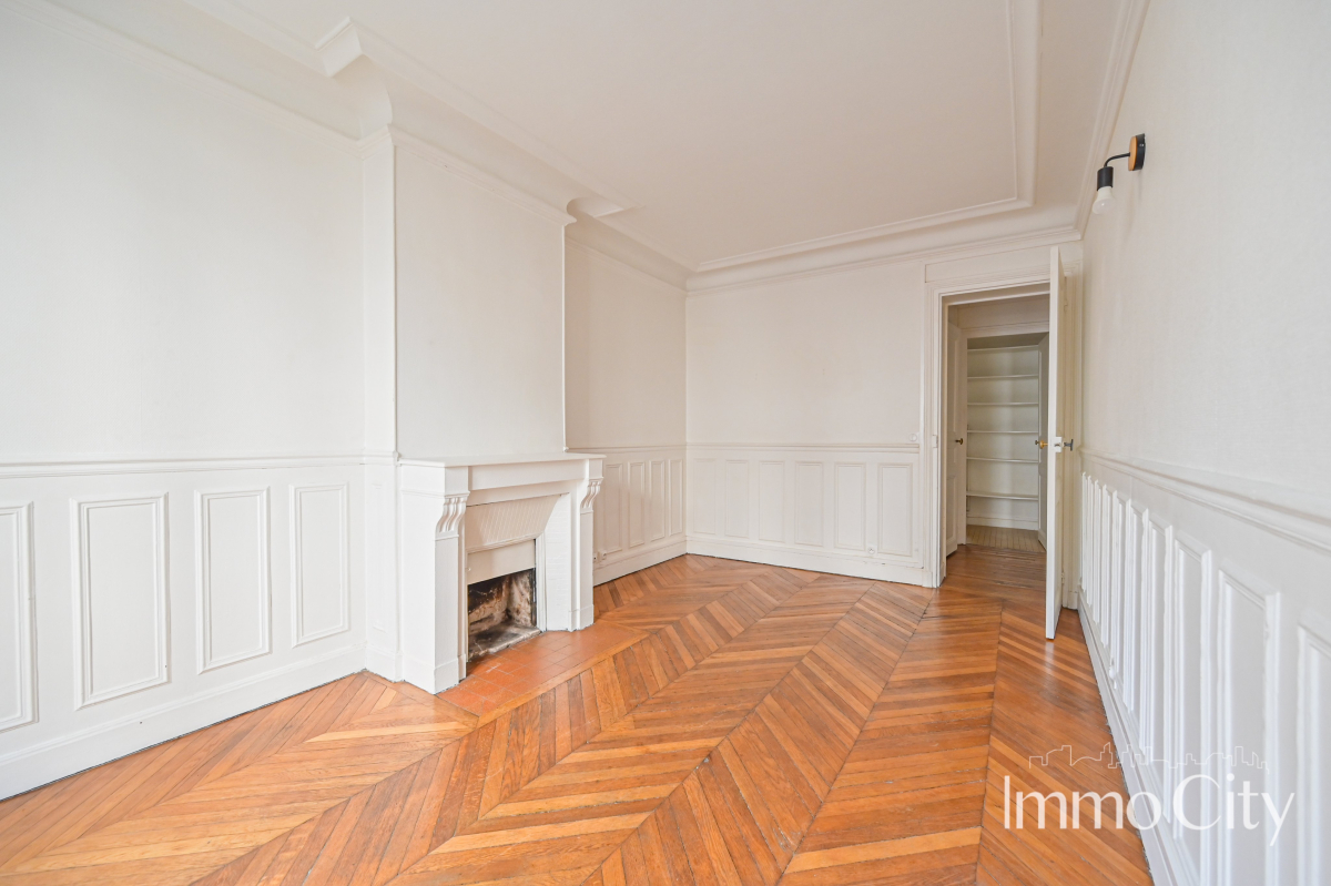 Location Appartement  3 pièces - 45m² 75018 Paris