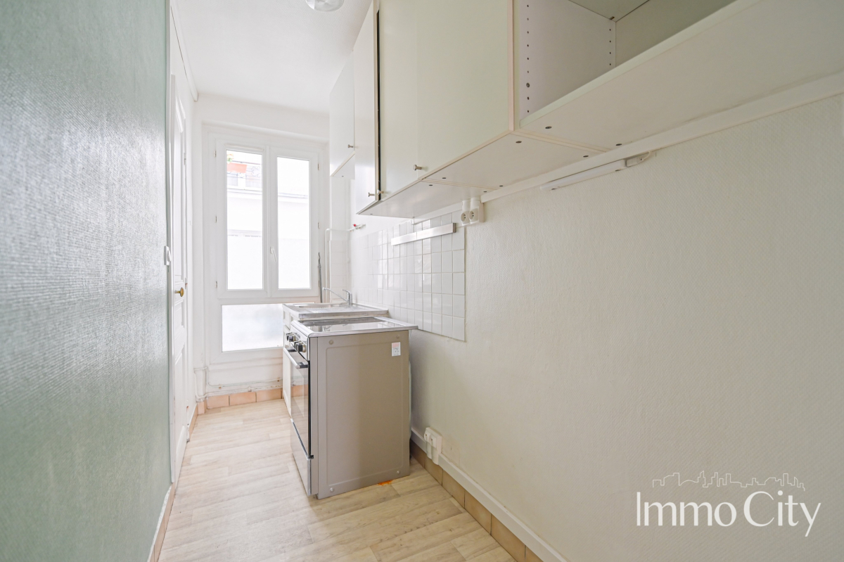 Location Appartement  3 pièces - 45m² 75018 Paris
