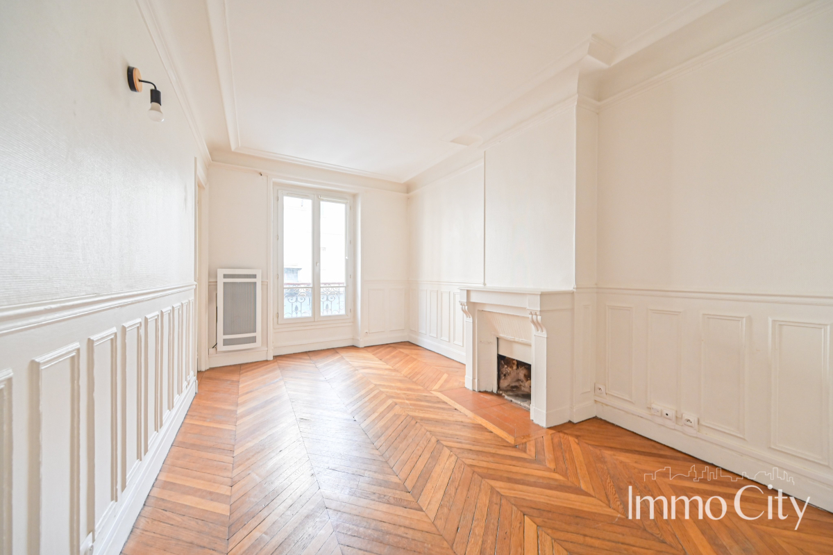 Location Appartement  3 pièces - 45m² 75018 Paris