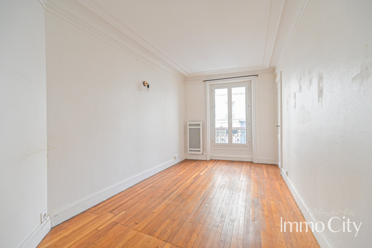 Location Appartement  3 pièces - 45m² 75018 Paris