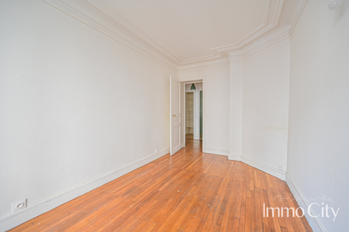 Location Appartement  3 pièces - 45m² 75018 Paris