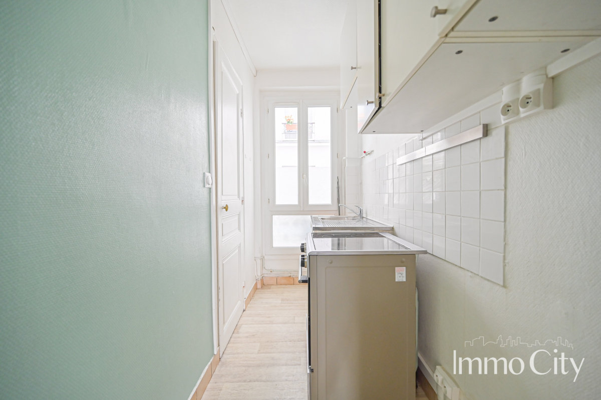 Location Appartement  3 pièces - 45m² 75018 Paris