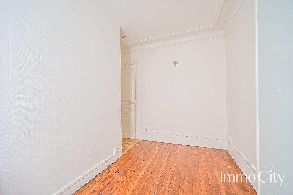 Location Appartement  3 pièces - 45m² 75018 Paris