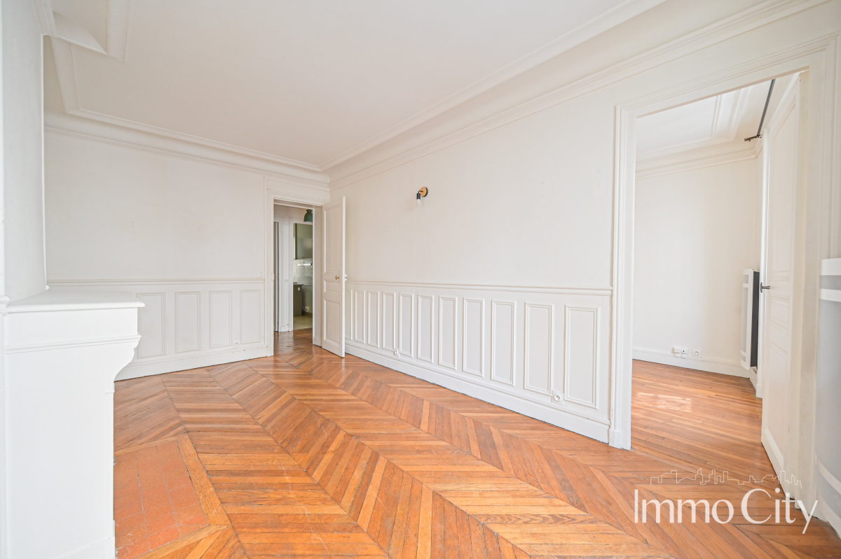 Location Appartement  3 pièces - 45m² 75018 Paris