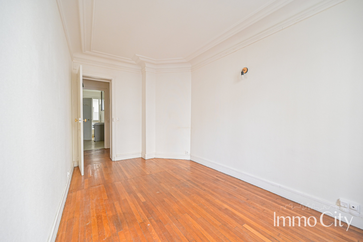 Location Appartement  3 pièces - 45m² 75018 Paris