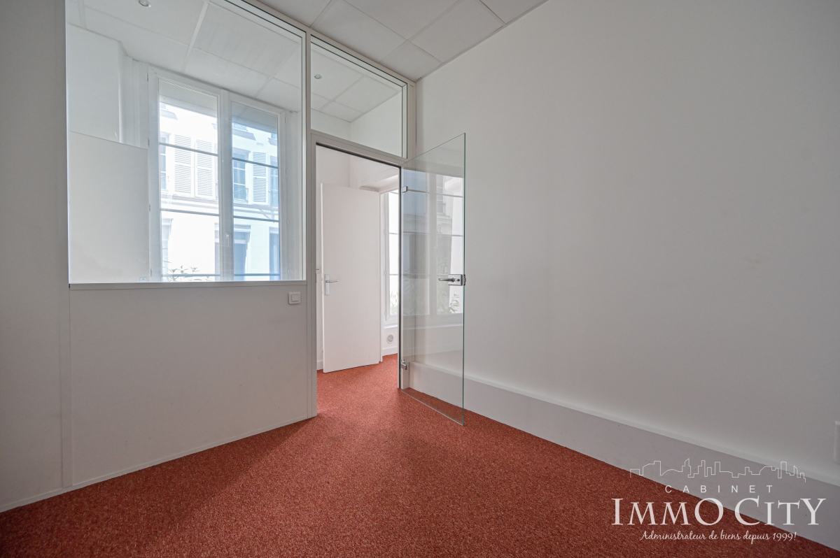Location Bureau  3 pièces - 55.1m² 75009 Paris