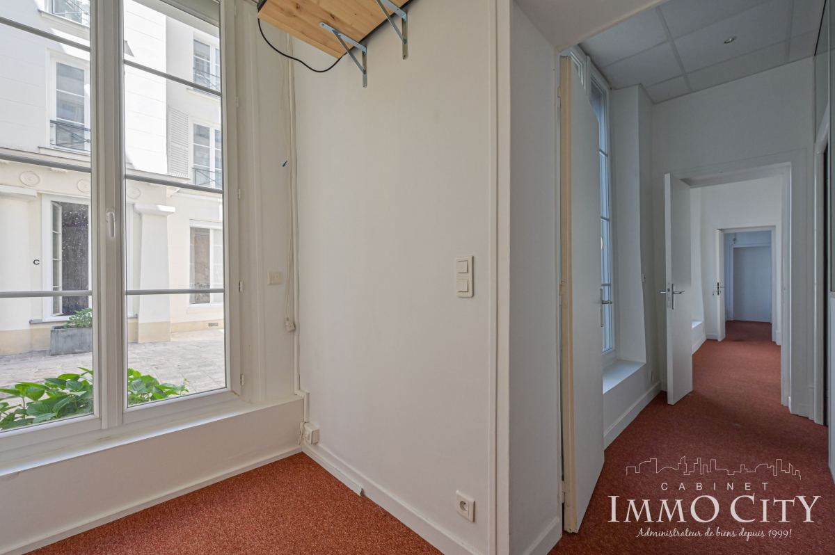 Location Bureau  3 pièces - 55.1m² 75009 Paris