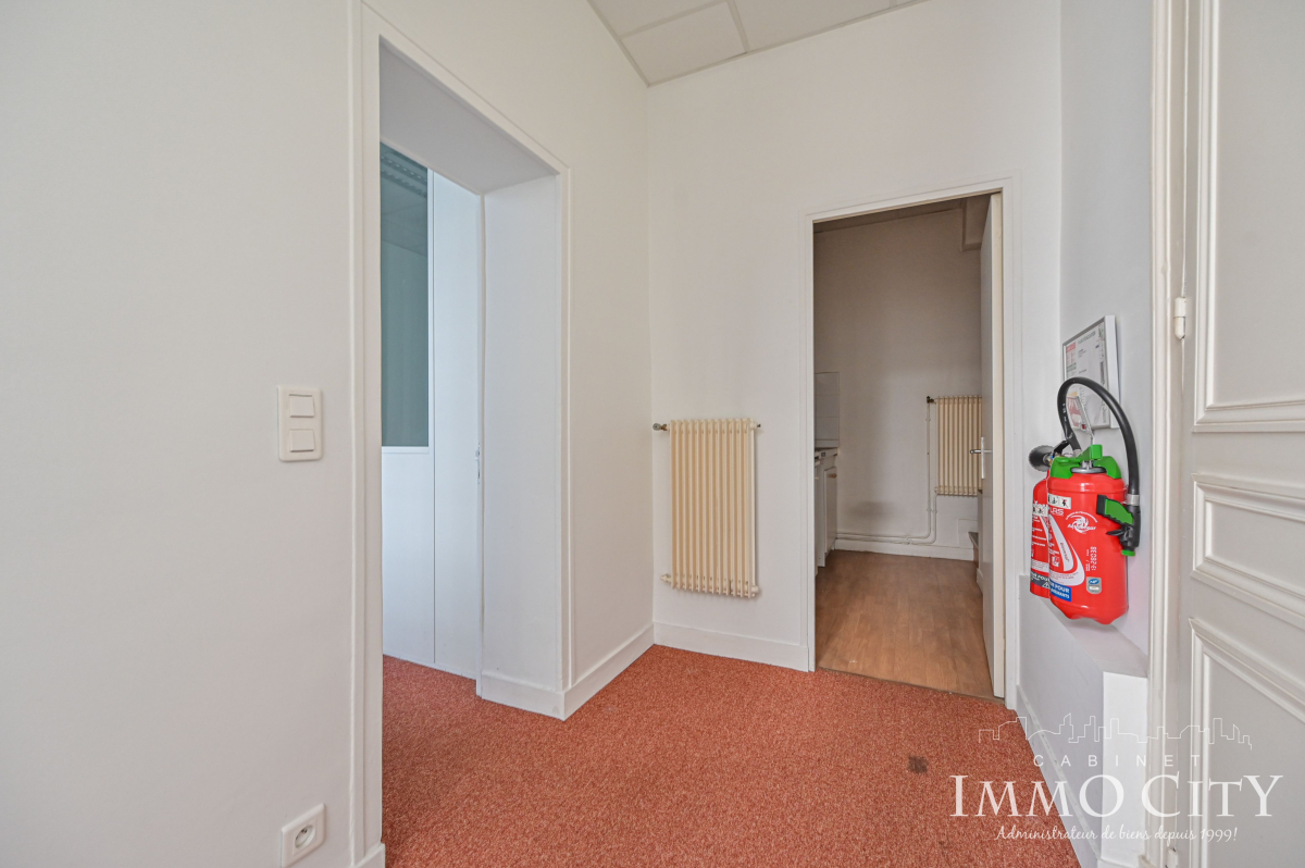 Location Bureau  3 pièces - 55.1m² 75009 Paris