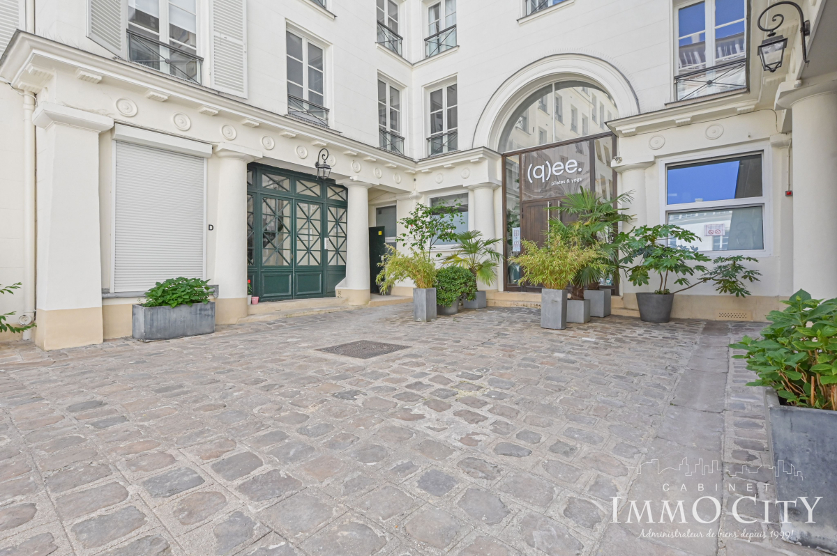 Location Bureau  3 pièces - 55.1m² 75009 Paris