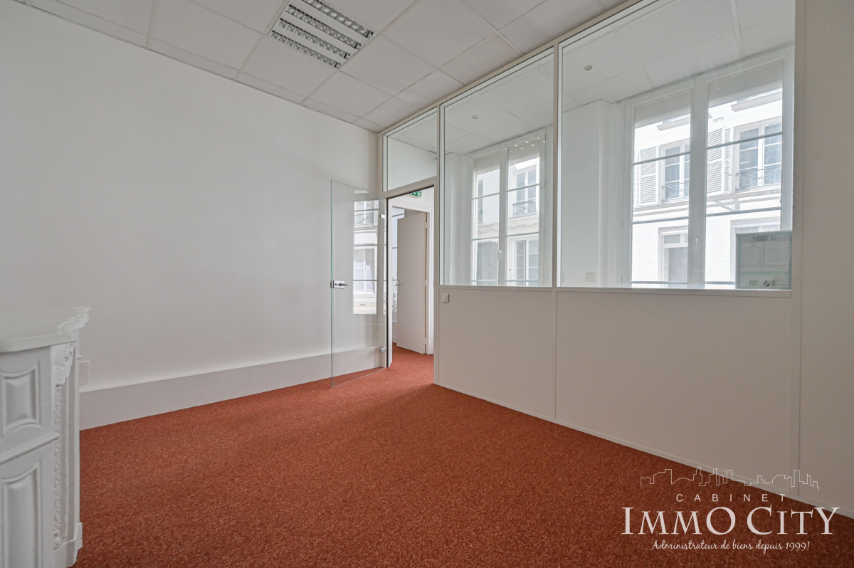 Location Bureau  3 pièces - 55.1m² 75009 Paris