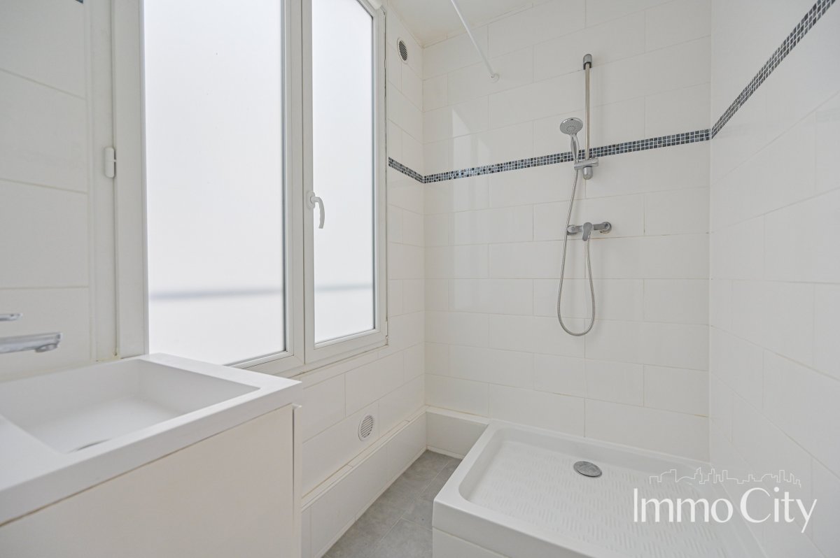 Location Appartement  2 pièces - 49.3m² 75011 Paris